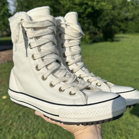 Converse Shoes - Converse Women's Size 8 Ivory Leather High Rise High Top Lined Lugged Back Zip
